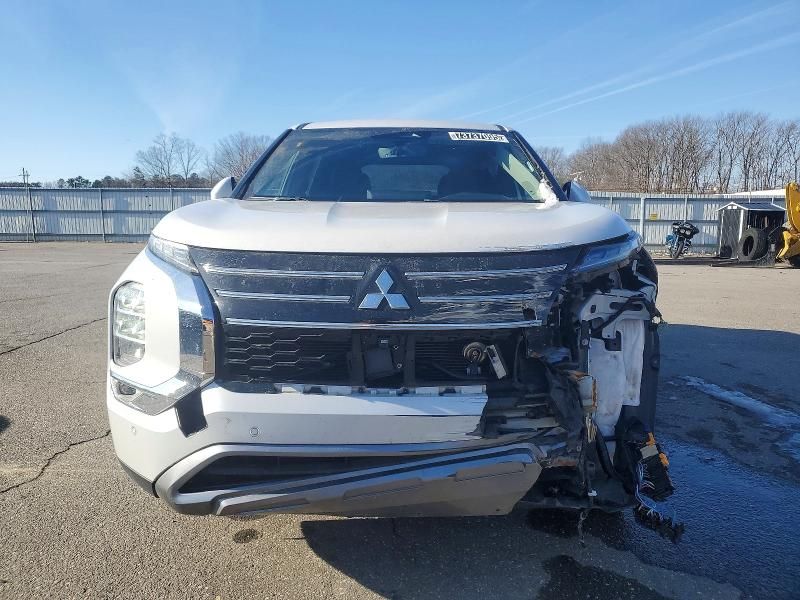 2025 Mitsubishi Outlander se