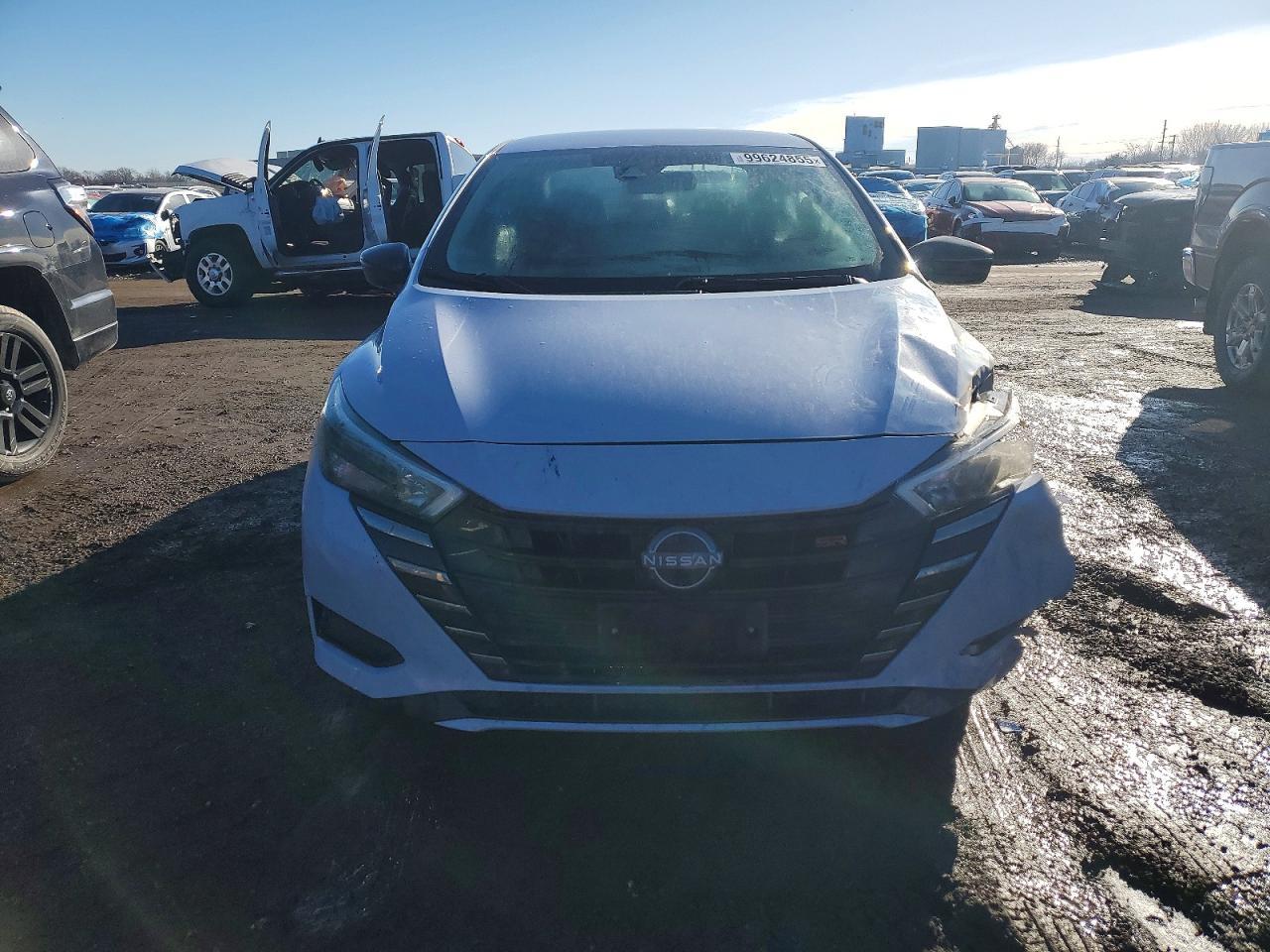 2024 Nissan Versa sr