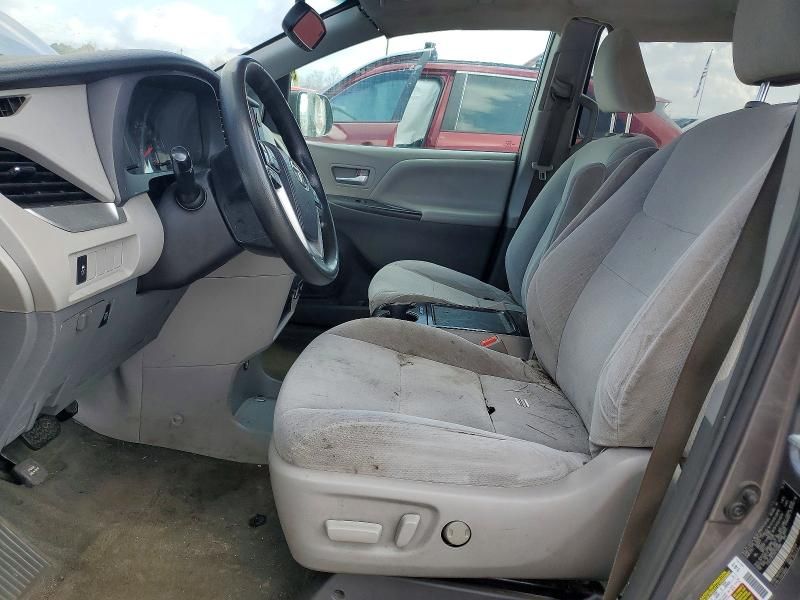 2017 Toyota Sienna le