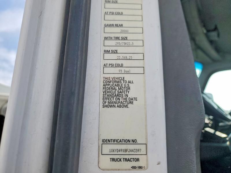 2015 Kenworth T680 Semi Truck