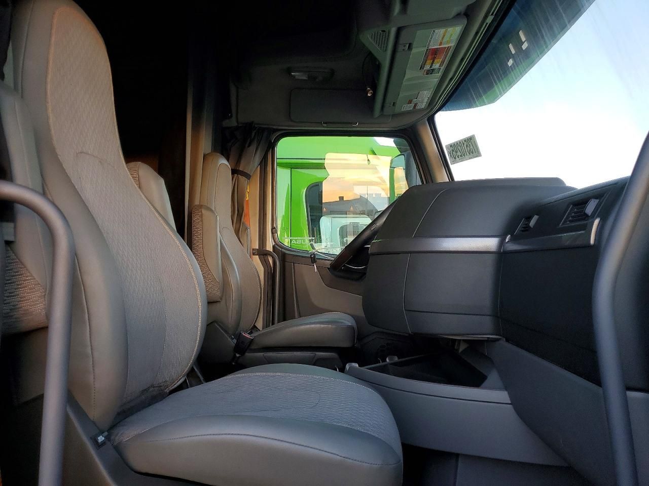 2019 Volvo VN VNL-Semi Truck