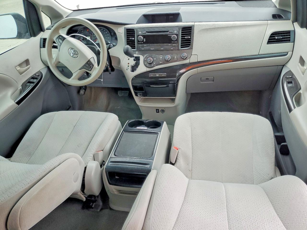 2012 Toyota Sienna le