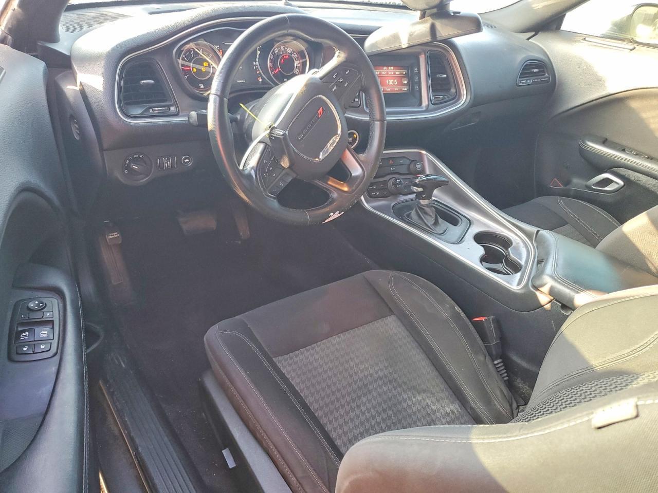 2016 Dodge Challenger sxt