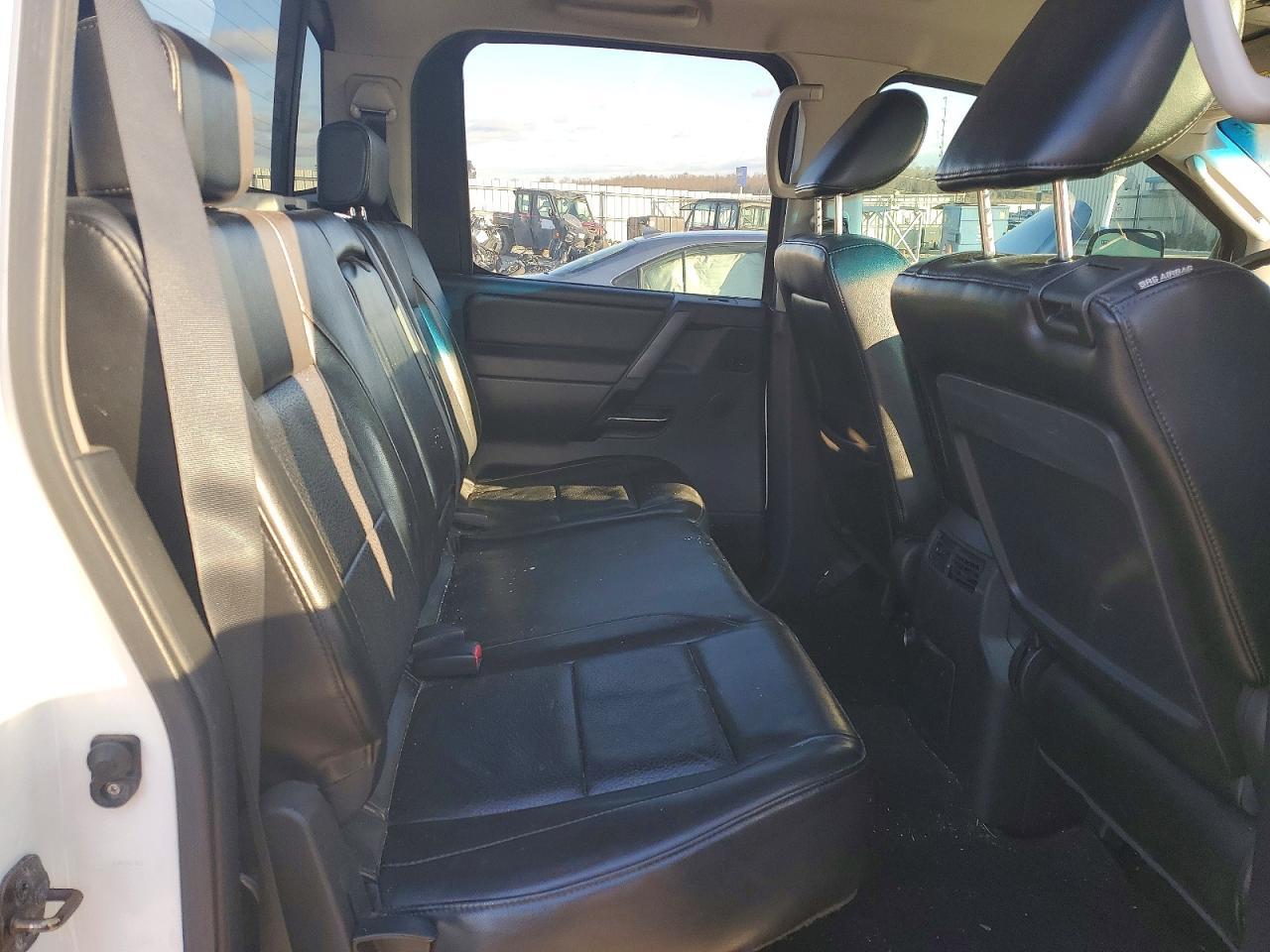 2010 Nissan Titan SE