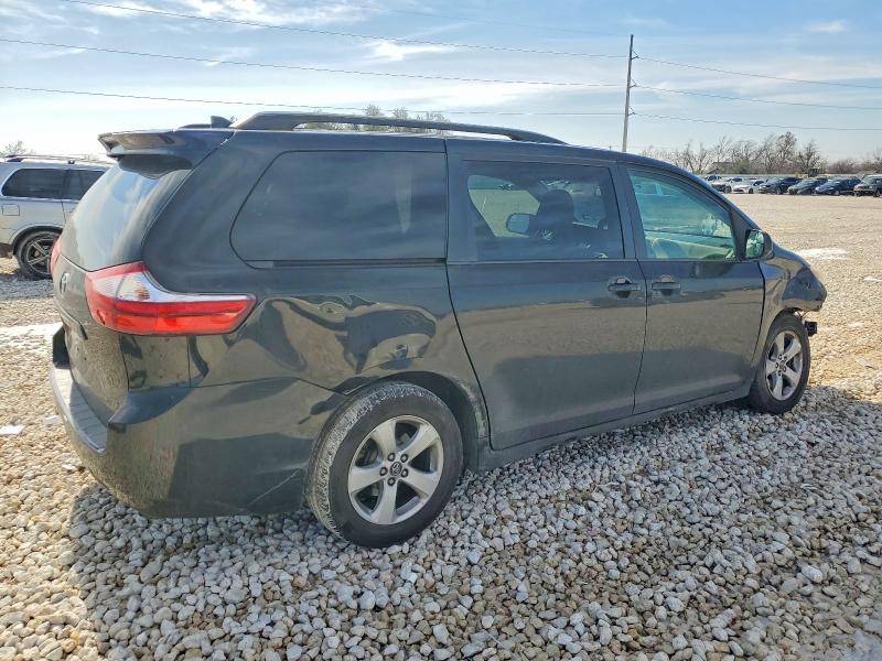 2018 Toyota Sienna le