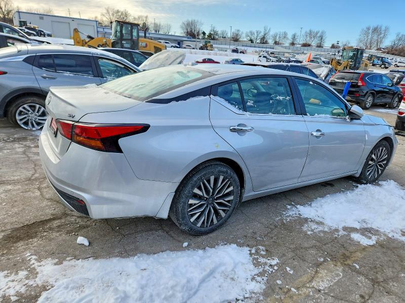 2024 Nissan Altima sv