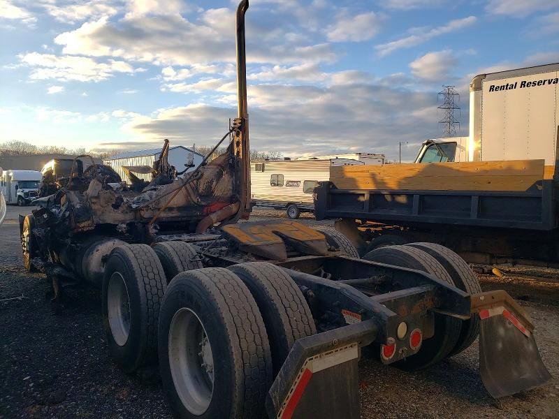 2011 Freightliner Cascadia Semi Truck