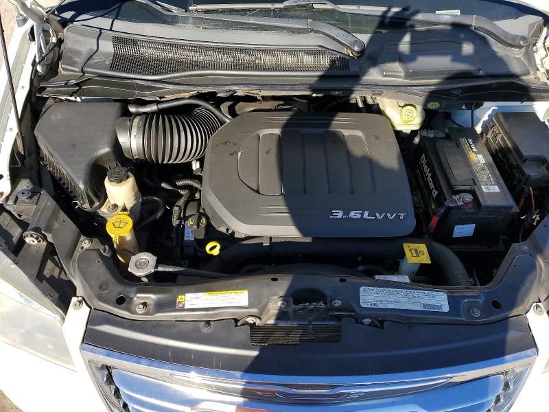 2012 Chrysler Town & Country Touring l