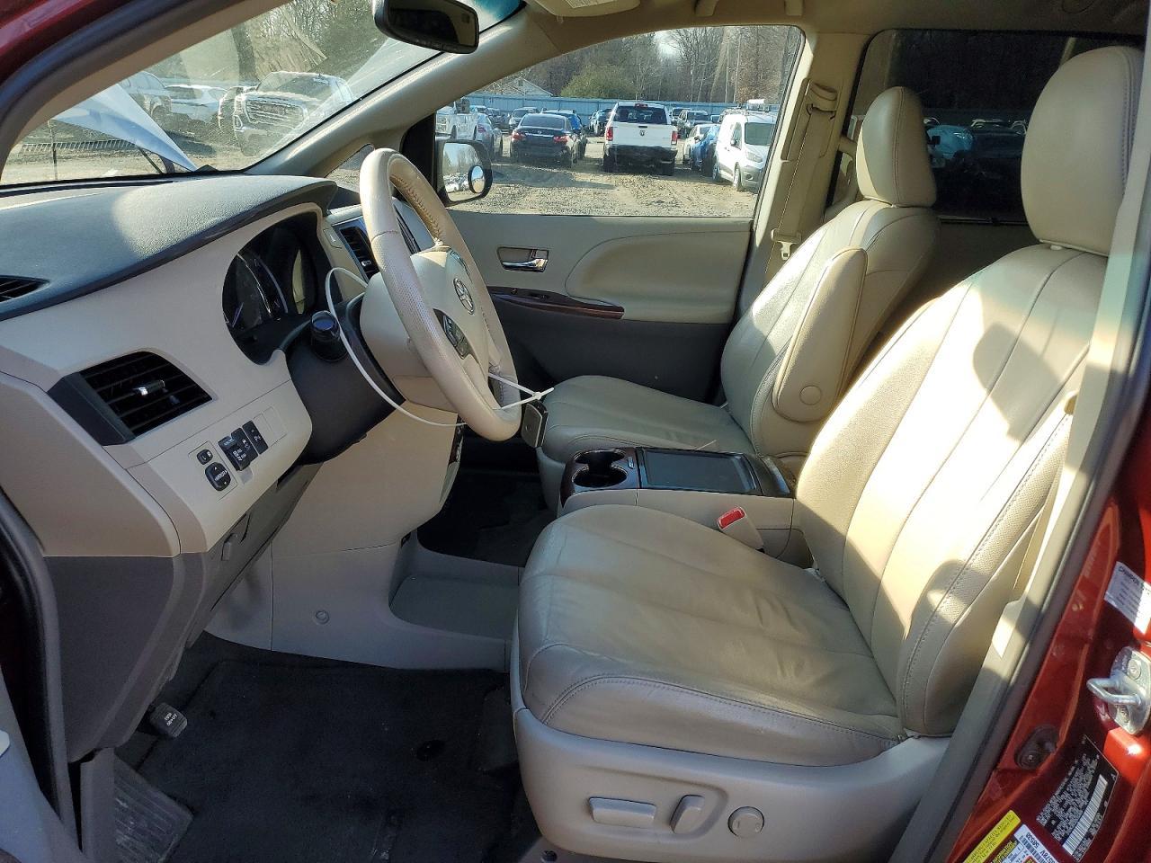 2013 Toyota Sienna xle