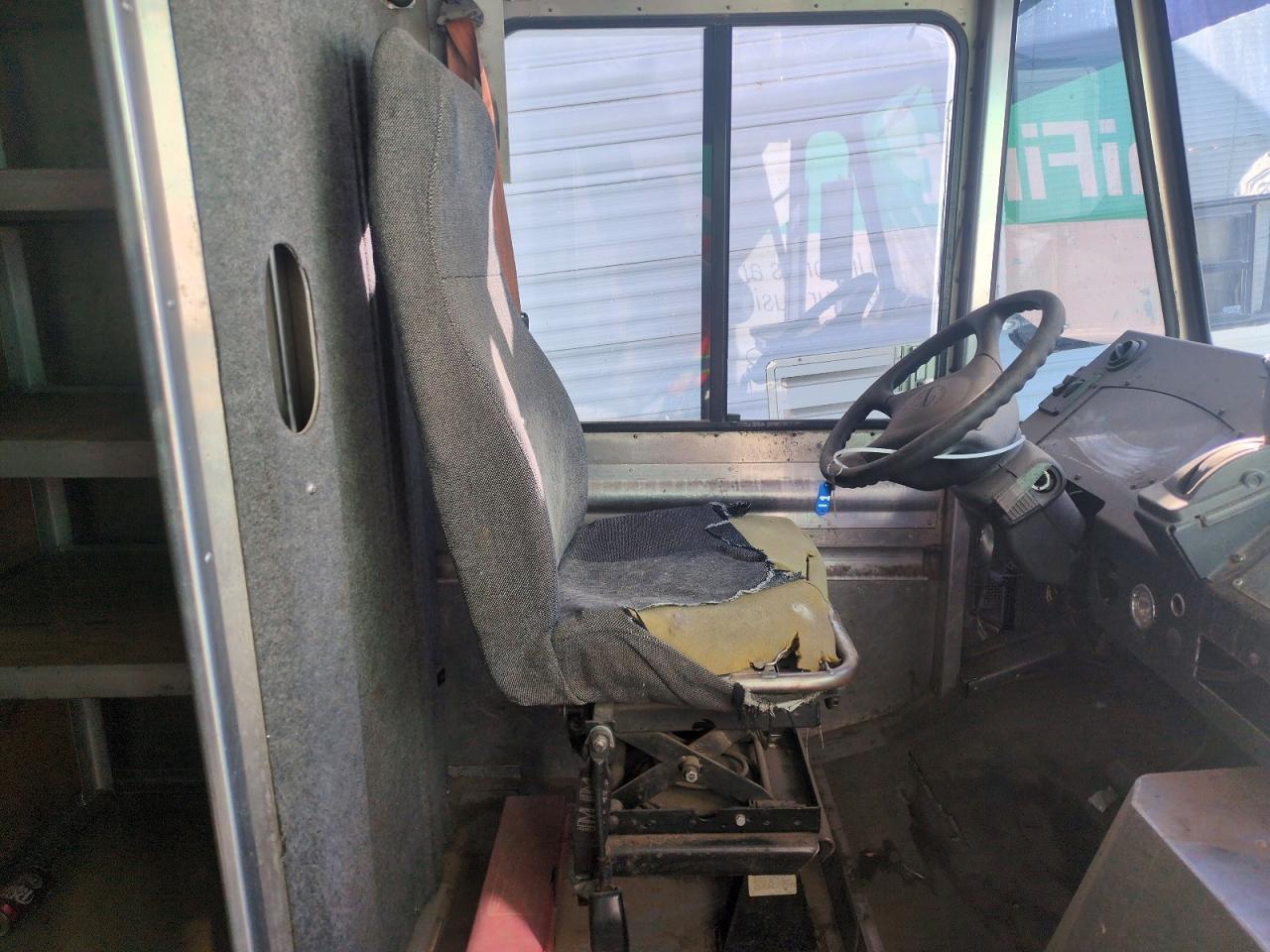 2006 Workhorse Custom Chassis 2006 Workhorse W42 Delivery Truck