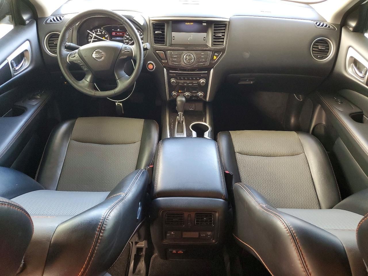 2020 Nissan Pathfinder sv