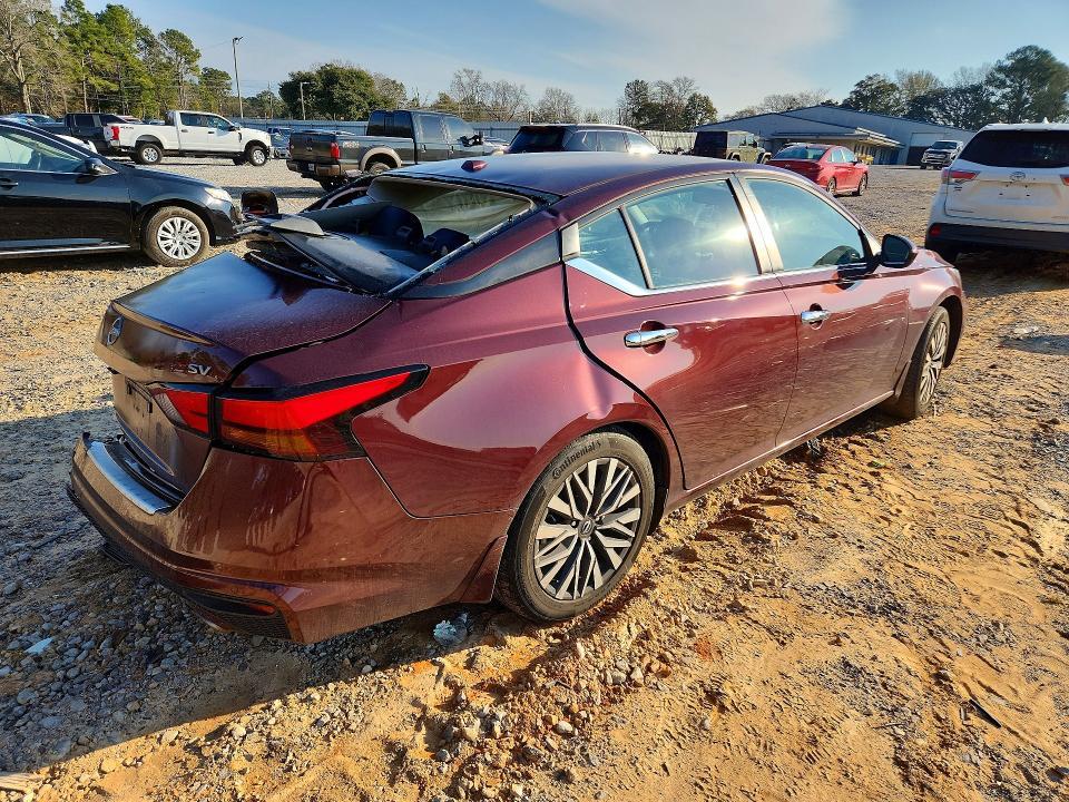 2023 Nissan Altima sv