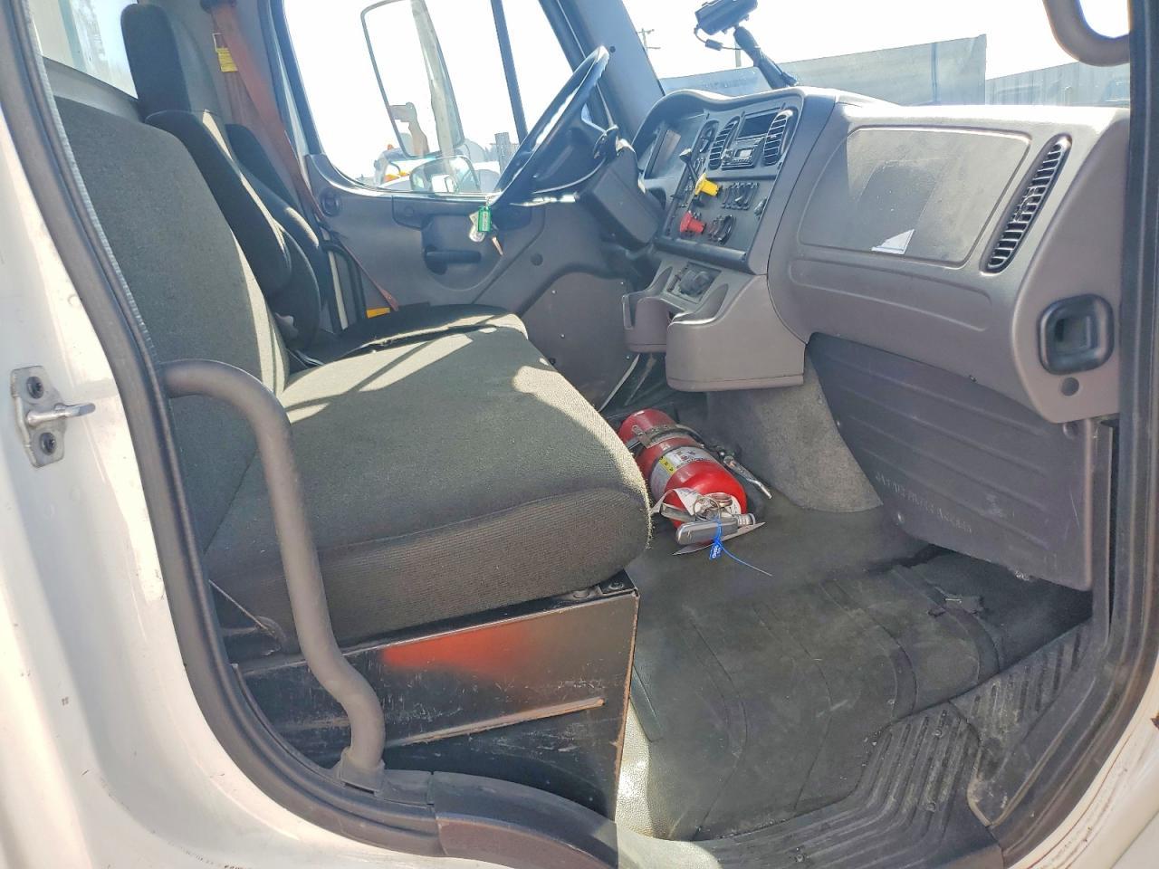 2016 Freightliner Business Class M2 Semi Truck