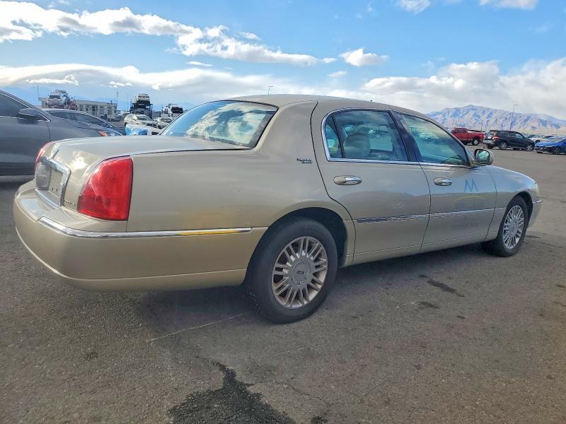 2008 Lincoln Town car Signature Limited