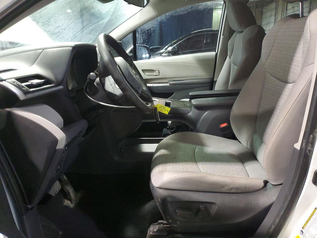 2023 Toyota Sienna le