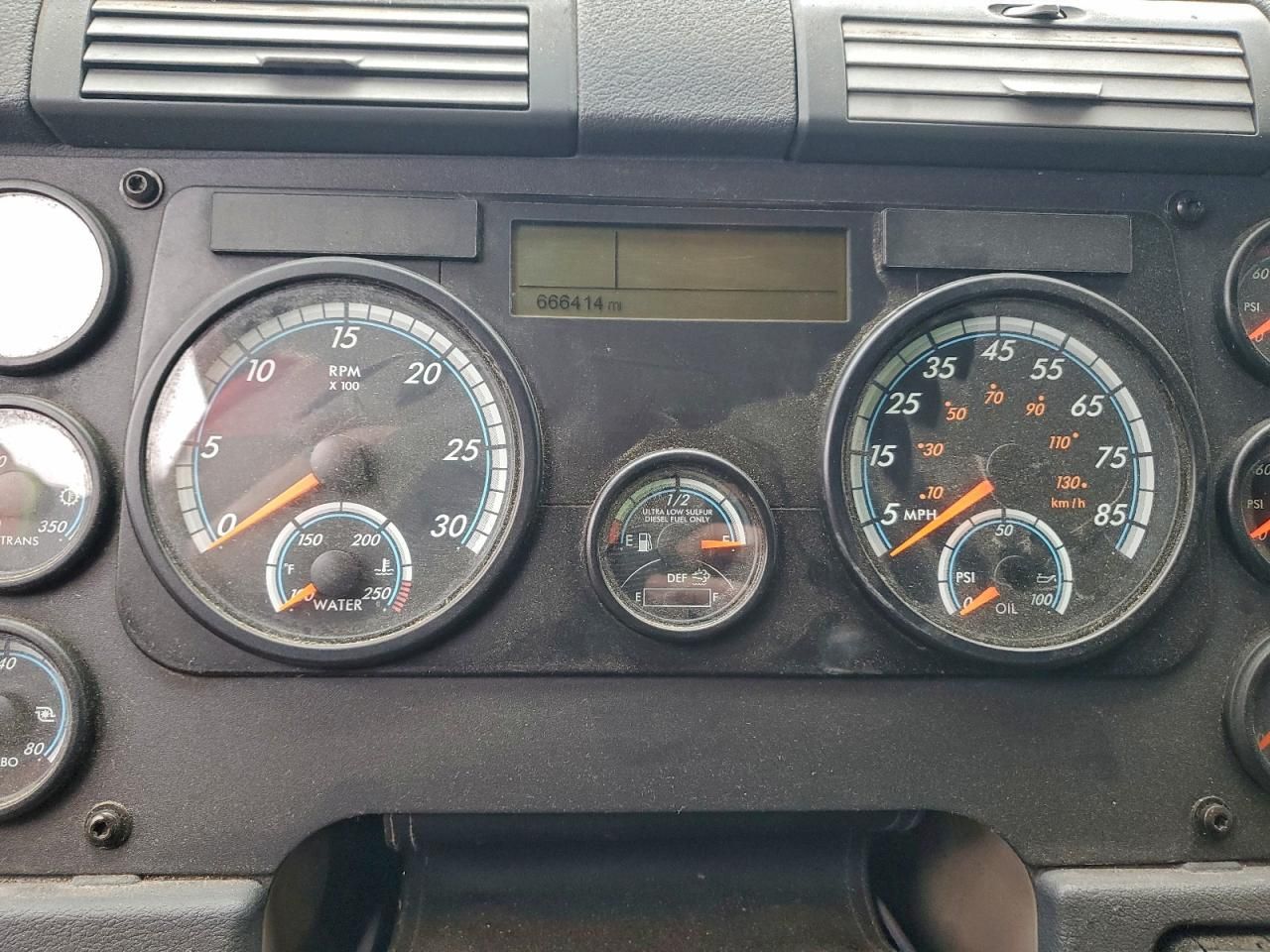 2017 Freightliner Cascadia 125 Semi Truck