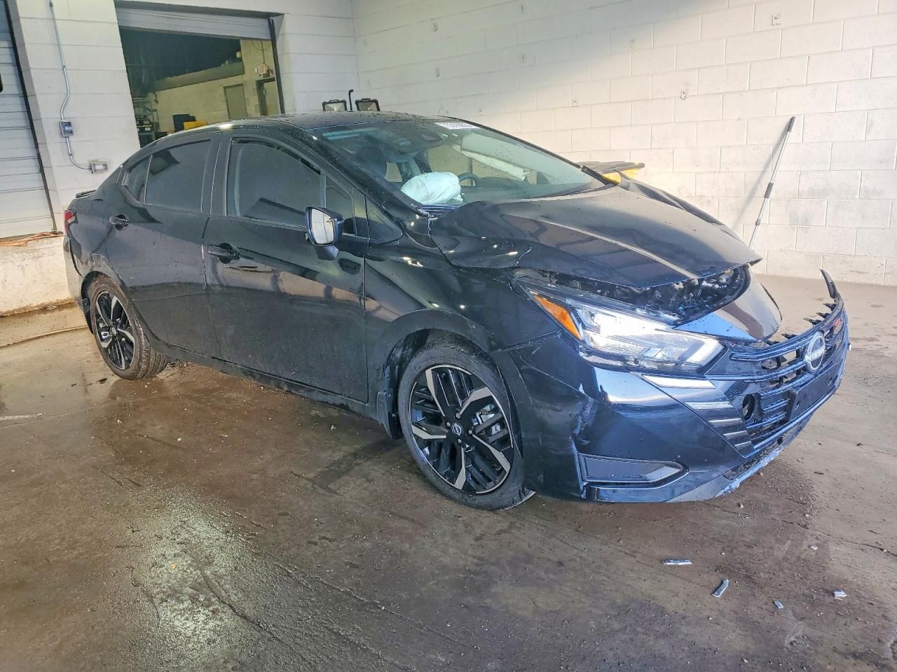 2025 Nissan Versa sr