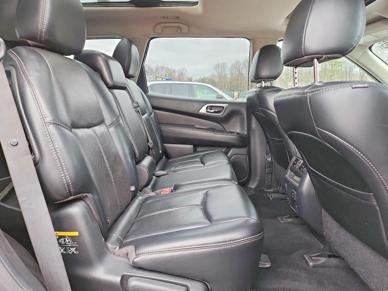 2017 Nissan Pathfinder s