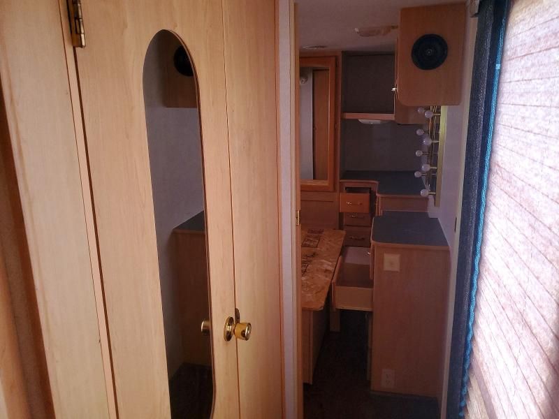 2003 Damon 2003 Workhorse Custom Chassis Motorhome Chassis W2