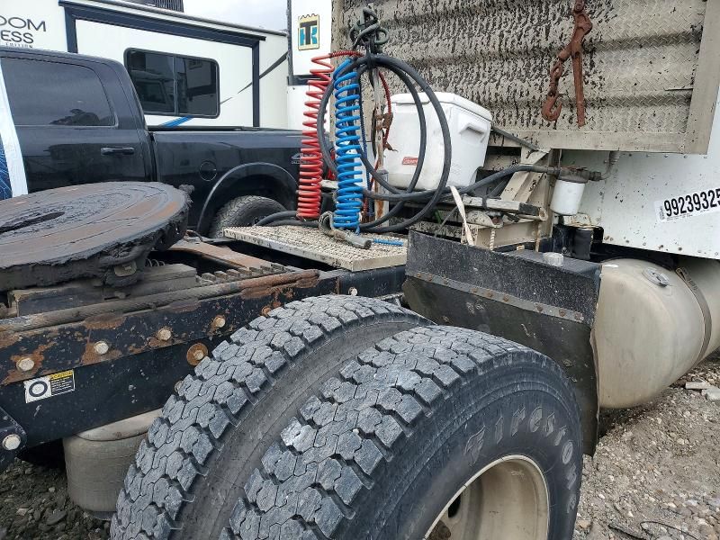 2005 Peterbilt 379 Semi Truck