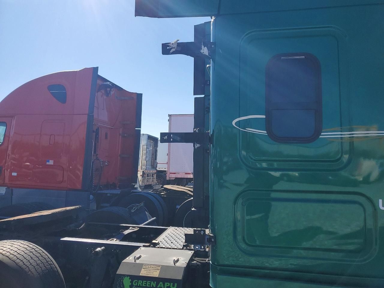 2017 Freightliner Cascadia 1-Truck Cab AND Chassis