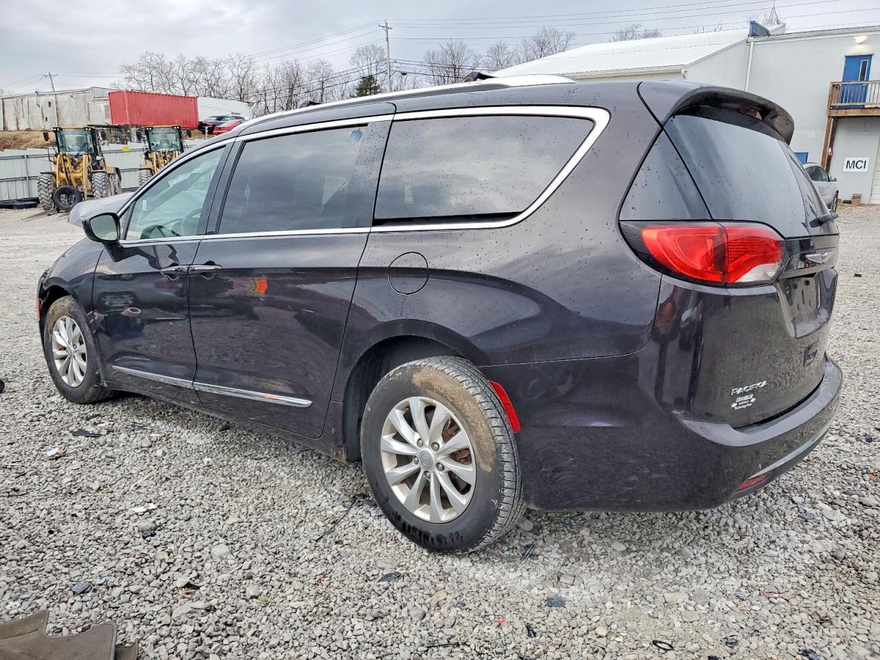 2018 Chrysler Pacifica Touring l