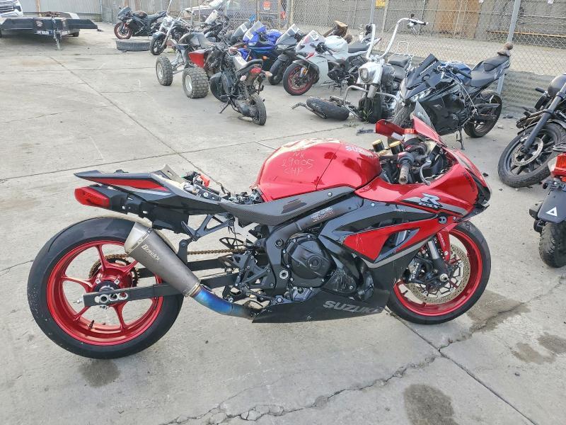 2025 Suzuki GSX-R1000