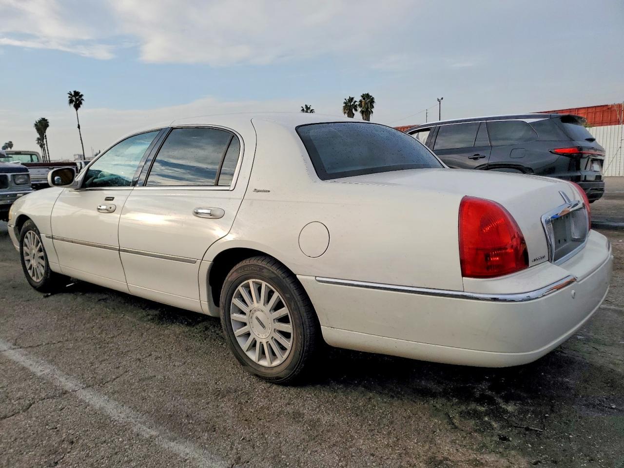 2003 Lincoln Town car Signature