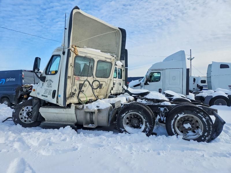 2014 Freightliner Cascadia Semi Truck