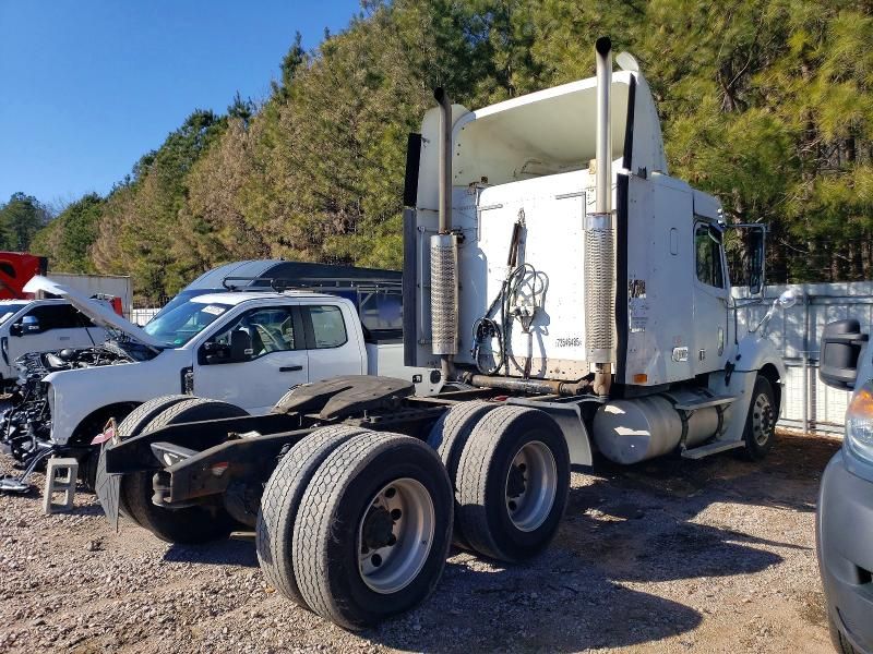 2004 Freightliner Columbia 120 Semi Truck