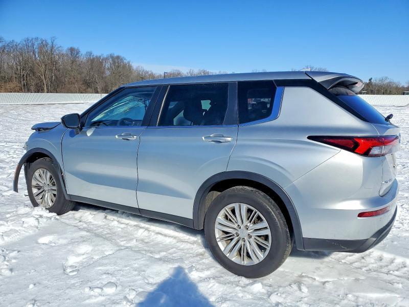 2022 Mitsubishi Outlander es