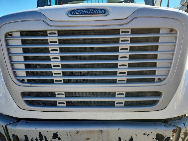 2016 Freightliner Business Class M2 Semi Truck