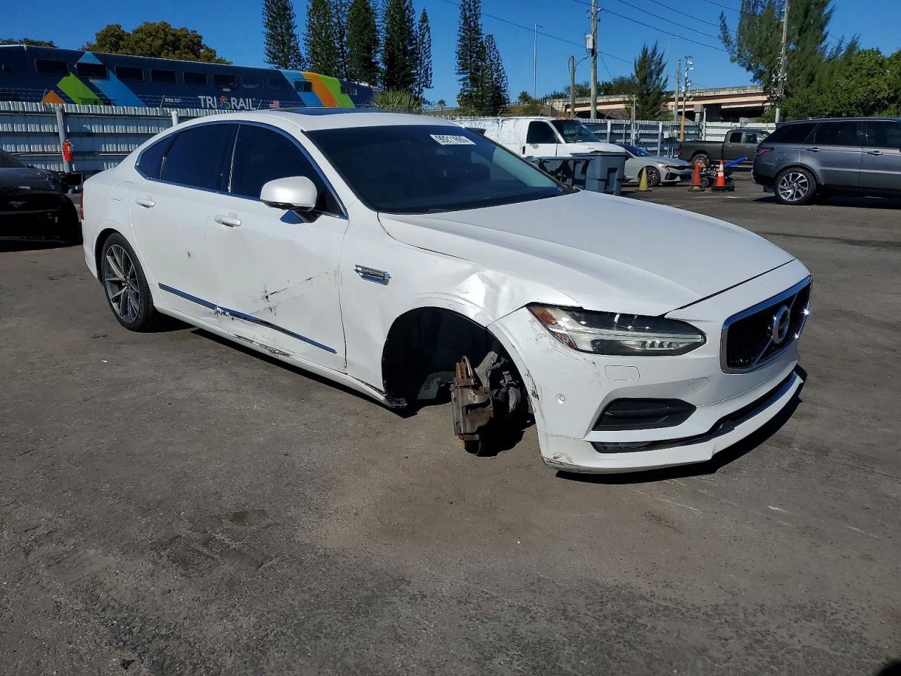 2017 Volvo S90 T6 Momentum