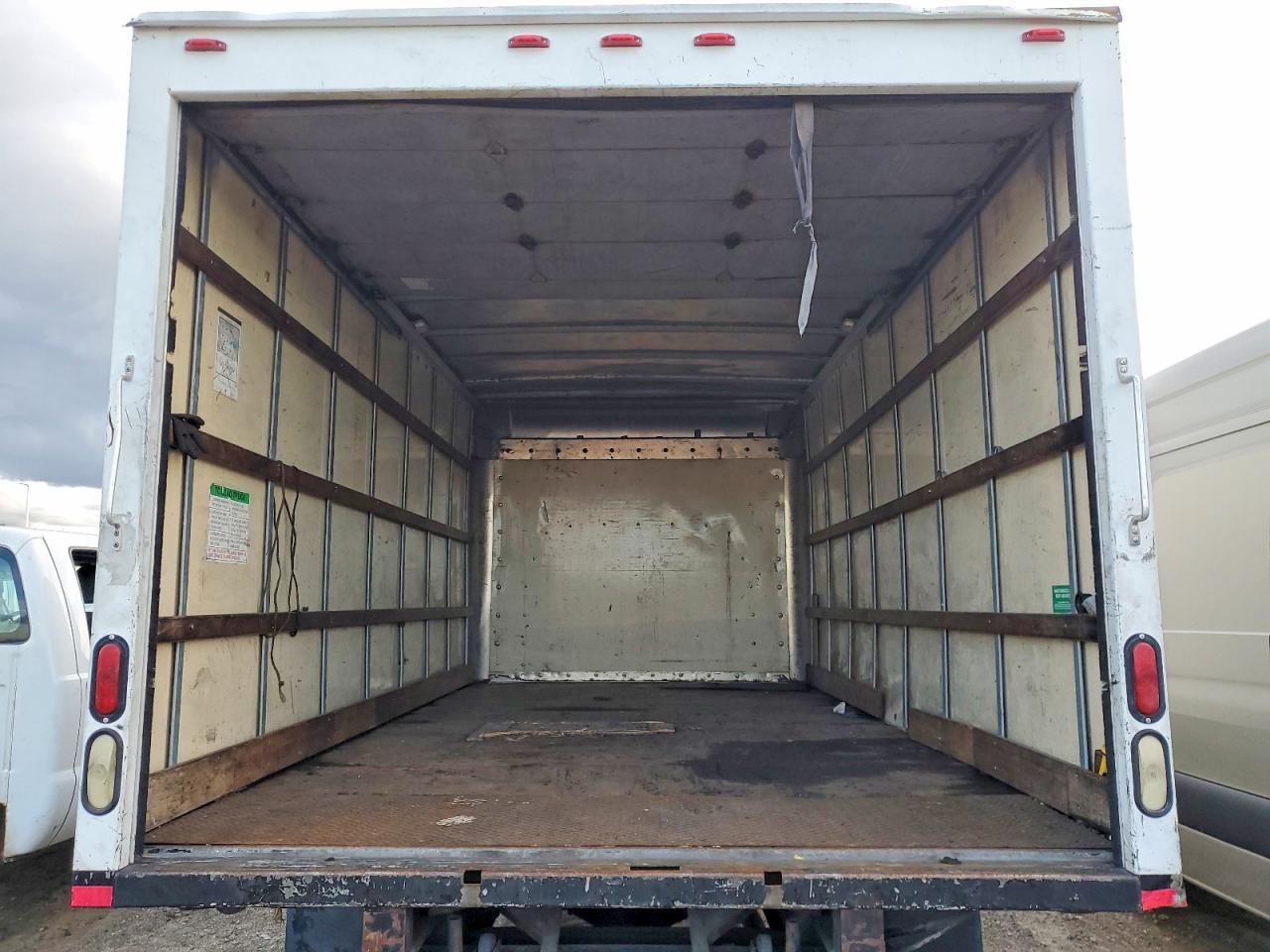 2006 GMC Savana BOX Truck