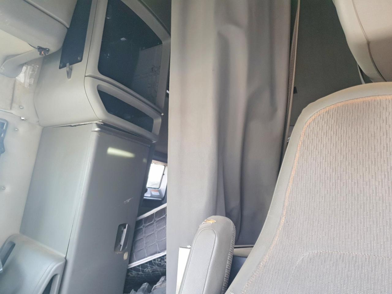 2019 Volvo VNL Semi Truck