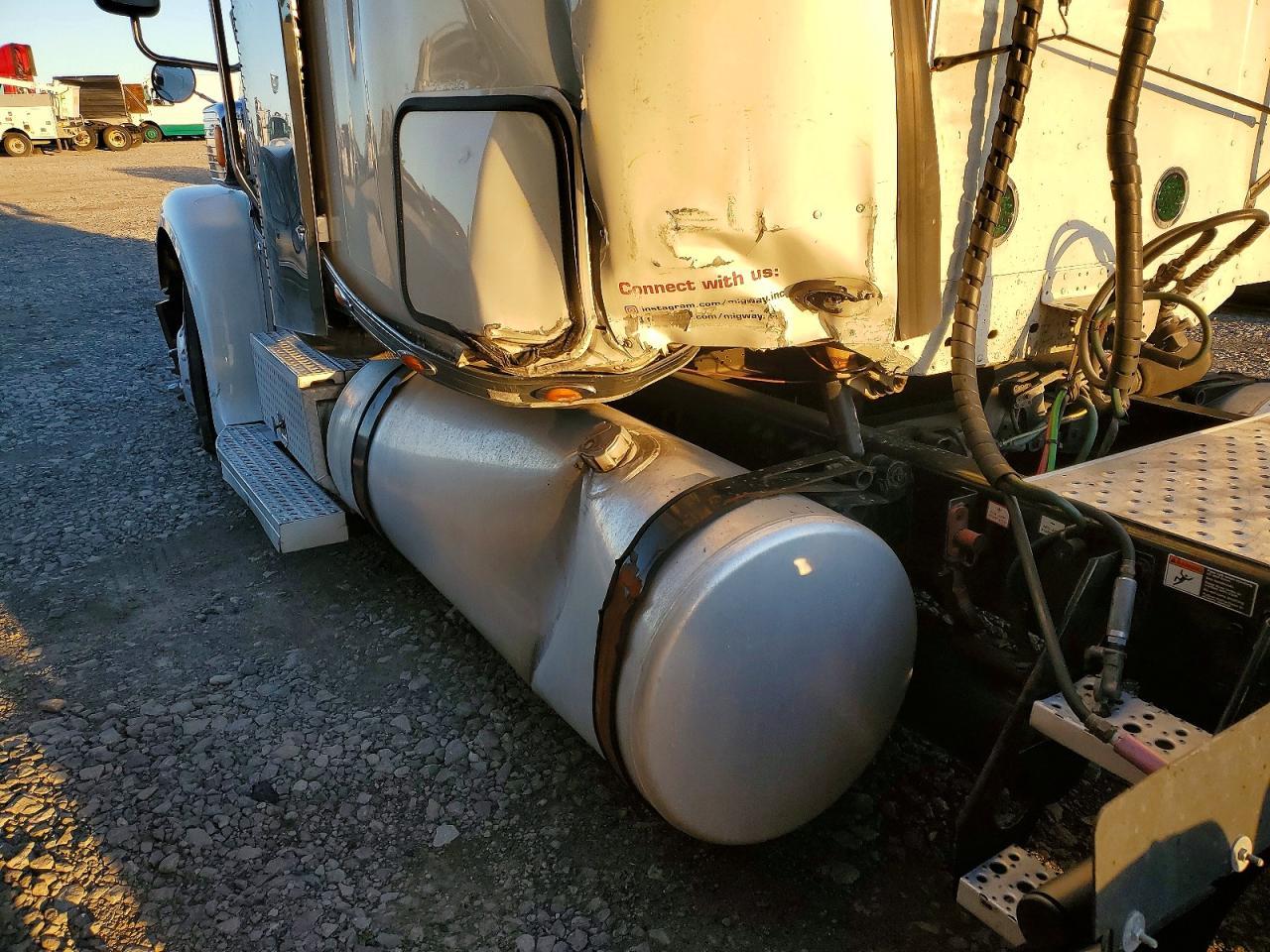 2020 Freightliner Conventional Coronado 132