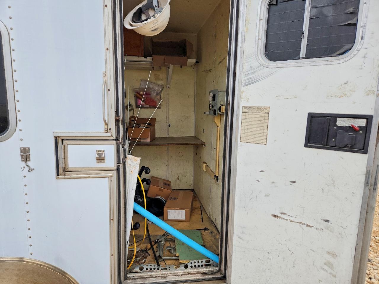 2000 Pelsue Fiber Optic Splicing Trailer