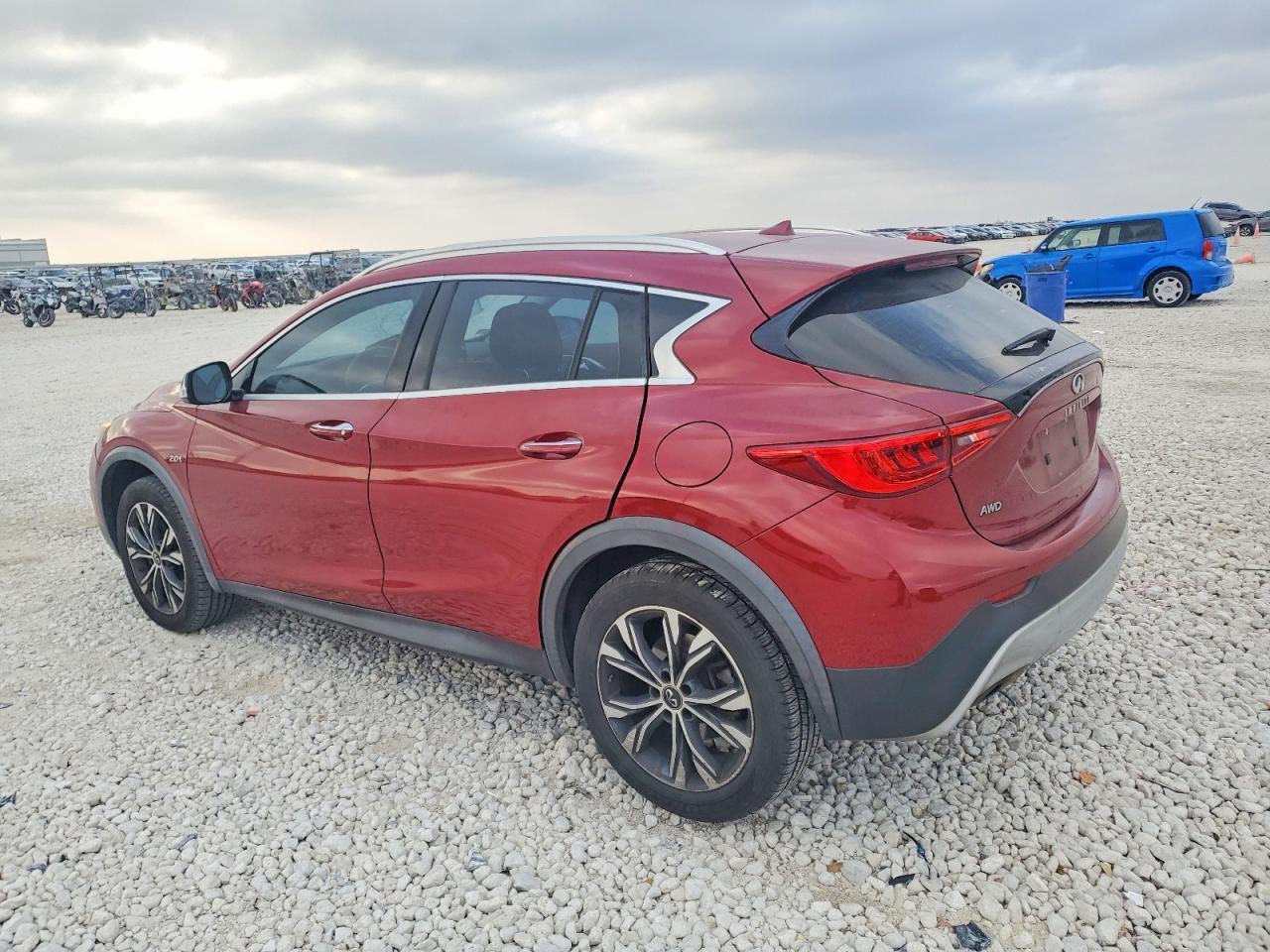 2017 Infinity Qx30