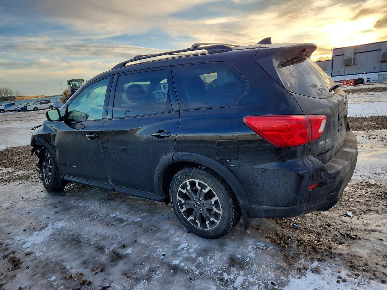 2020 Nissan Pathfinder sv