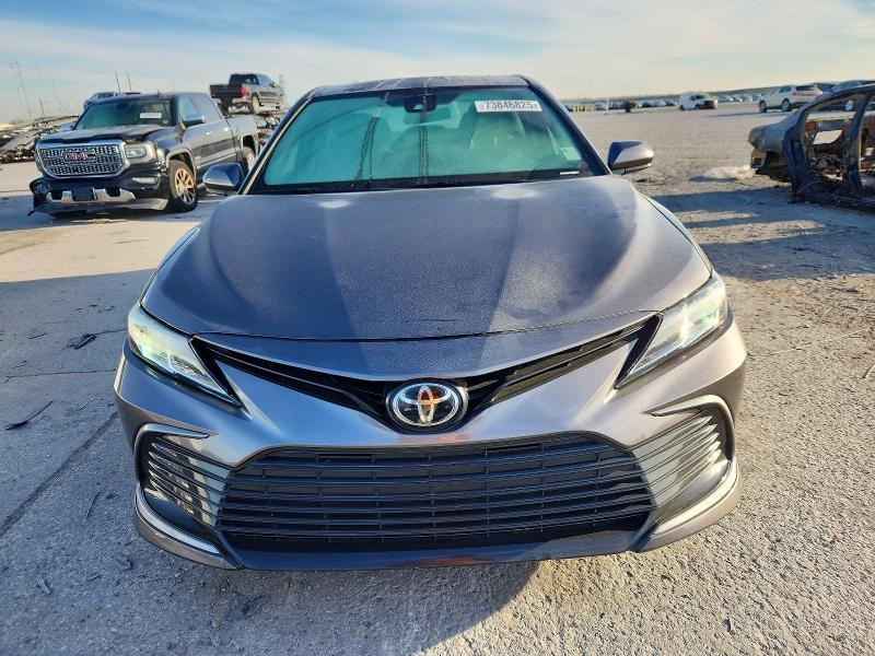 2021 Toyota Camry le