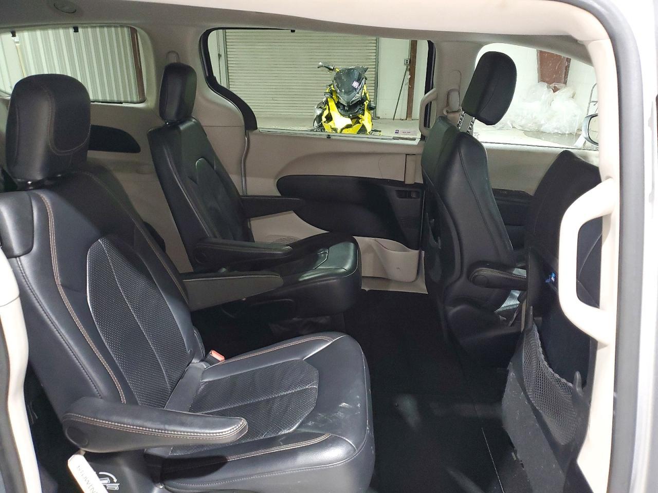 2018 Chrysler Pacifica Touring l