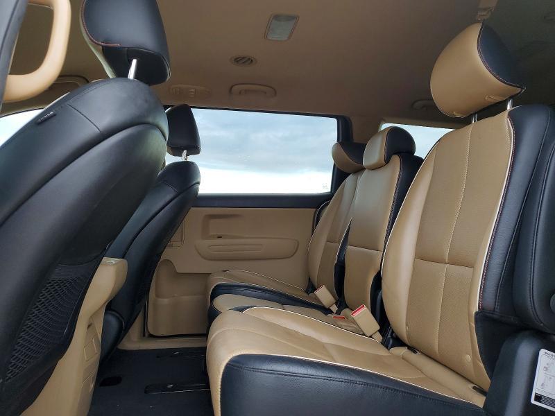 2016 KIA Sedona lx