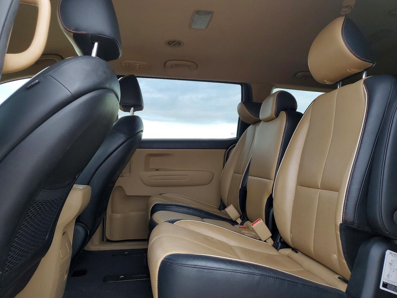 2016 KIA Sedona lx