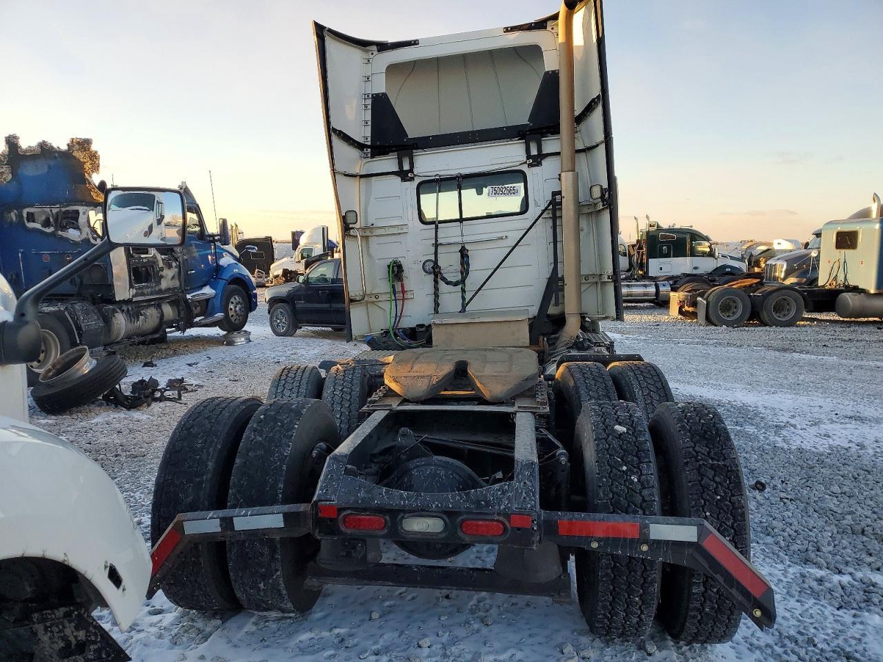 2020 Volvo VNR Semi Truck