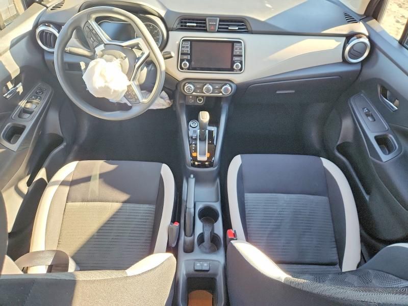 2022 Nissan Versa sv