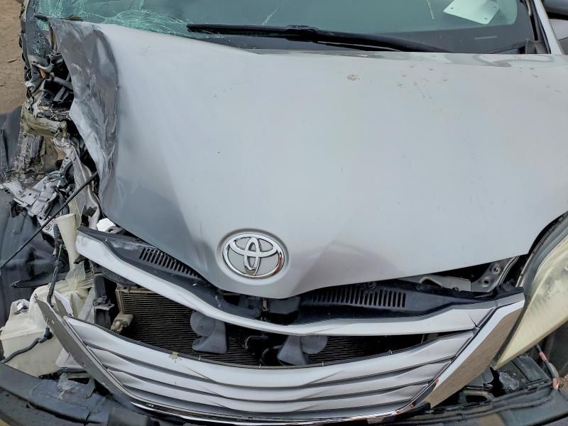 2016 Toyota Sienna le