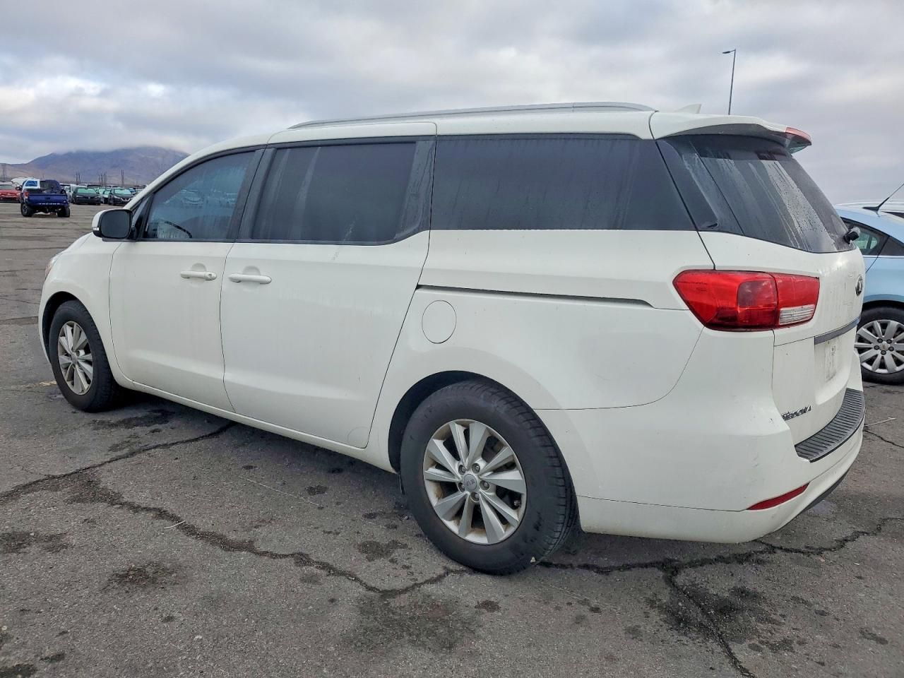 2016 KIA Sedona lx