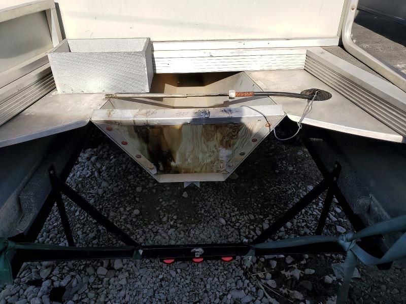 1992 Sun Tracker Boat