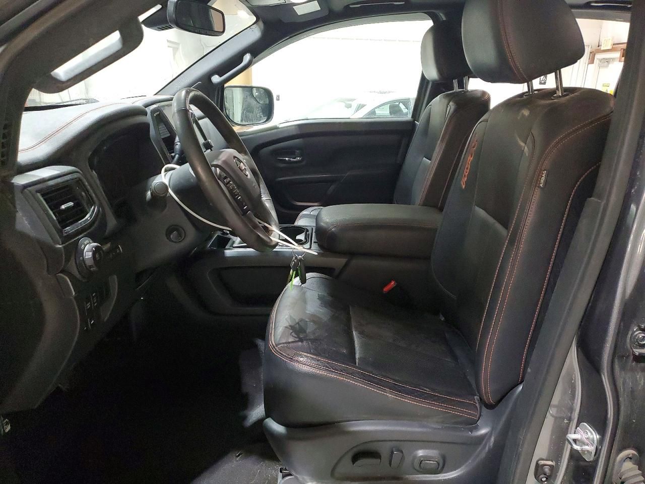 2022 Nissan Titan sv