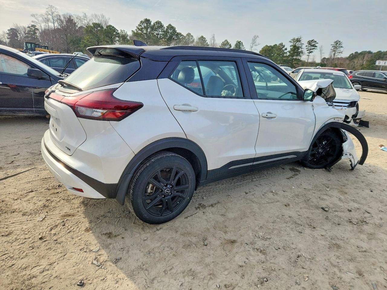 2023 Nissan Kicks sr